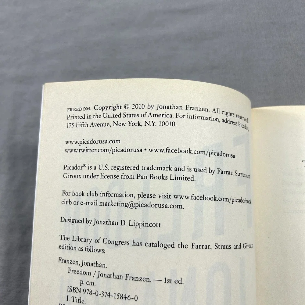 Freedom: A Novel by Jonathan Franzen (2010, Trade Paperback) Excellent Condition